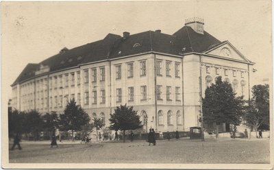 Pildiotsingu Tallinna Linna Tütarlaste kommertskool 1911 tulemus