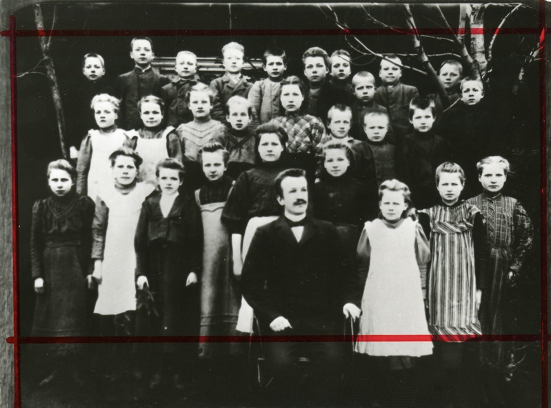 Kaagjärve vallakooli õpilased koolmeistriga