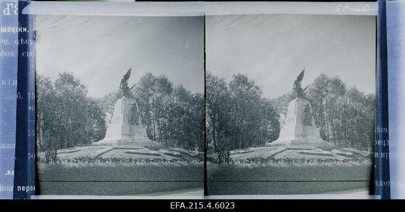 Vaade Vabadussõjas langenud sõdurite mälestussambale.