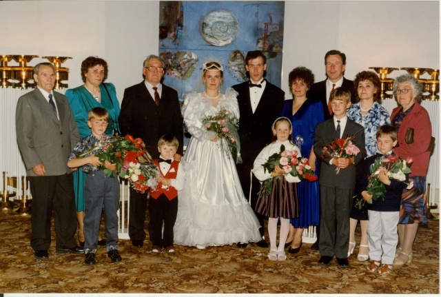 värvifoto maavanem Sarapuu tütre pulmad 1994