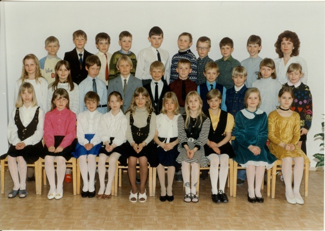 värvifoto Paide Ühisgümnaasiumi 3.klass 1996