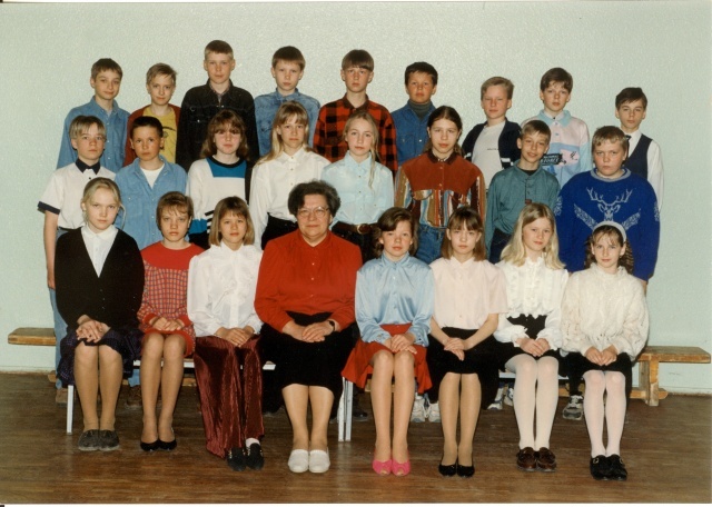 värvifoto Paide Ühisgümnaasiumi 6.klass 1996