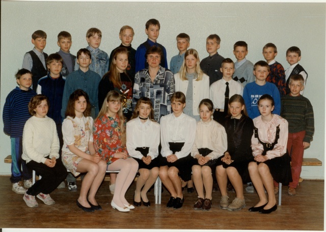 värvifoto Paide Ühisgümnaasiumi 6.klass 1996