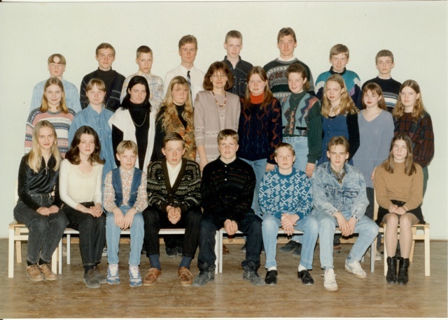 värvifoto Paide Ühisgümnaasiumi 8.klass 1996