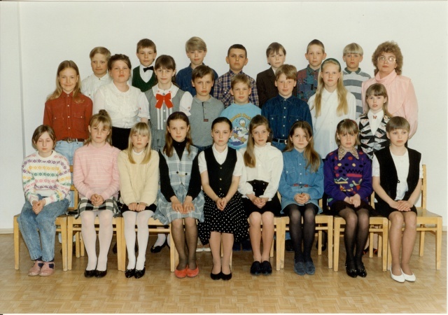 värvifoto Paide Ühisgümnaasiumi 4.klass 1996