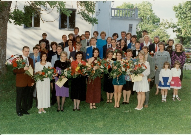 värvifoto Järva-Jaani Keskkooli lõpetajad 1996