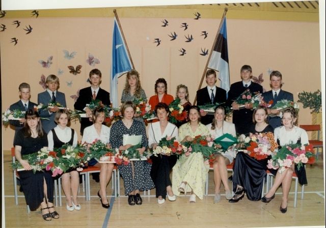 värvifoto Peetri Põhikooli lõpetajad 1996