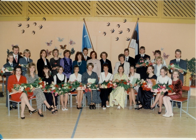 värvifoto Peetri Põhikooli lõpetajad 1996