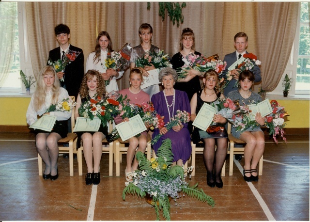 värvifoto Lehtse Põhikooli lõpetajad 1996