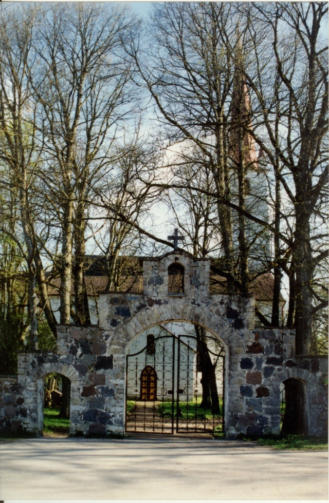 värvifoto Ambla kirik 1995