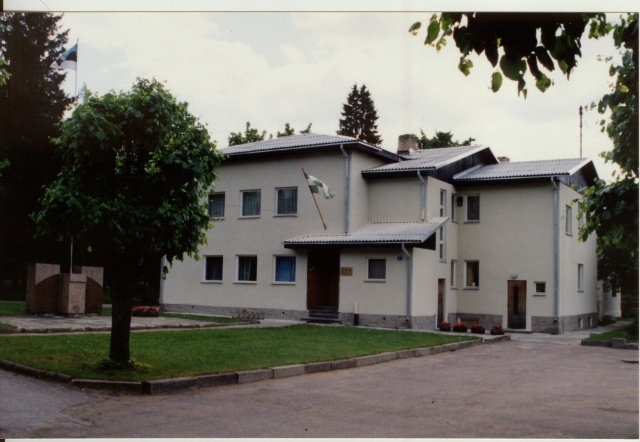 värvifoto Türi Linnavalitsuse hoone 1995