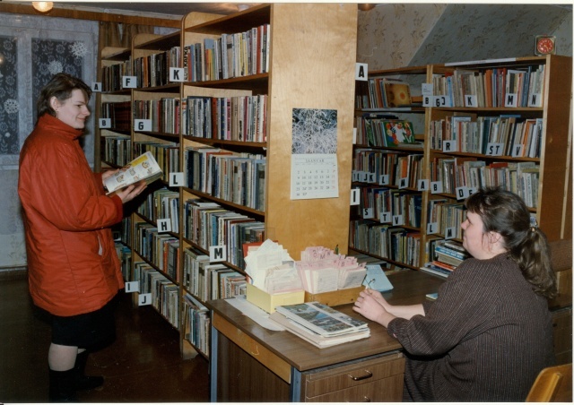 2 värvifotot Imavere raamatukogus 1995