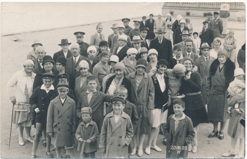Photo. Group of summers on the Great Promenade. 1929.