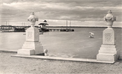 Photo postcard. Caldatrepisttik on the promenade.  duplicate photo