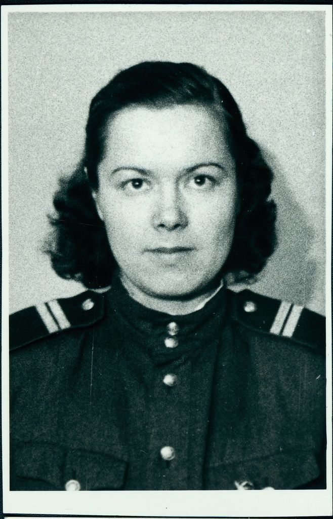 Portree: Petrova, Linda.