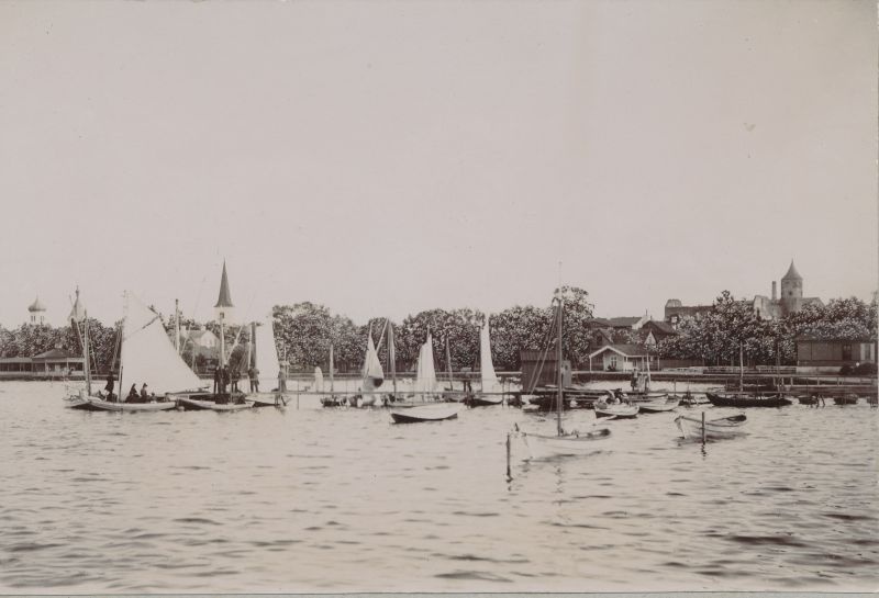 Photo. View from the back chain to Promenade. Black and white.  19th century. End. Paspartuul.
