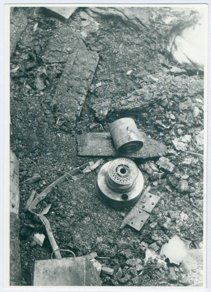 Põltsamaa raj. Päinurme jaoskonnahaigla pärast tulekahju: petrooleumkeetja jäänused, 1958.a.