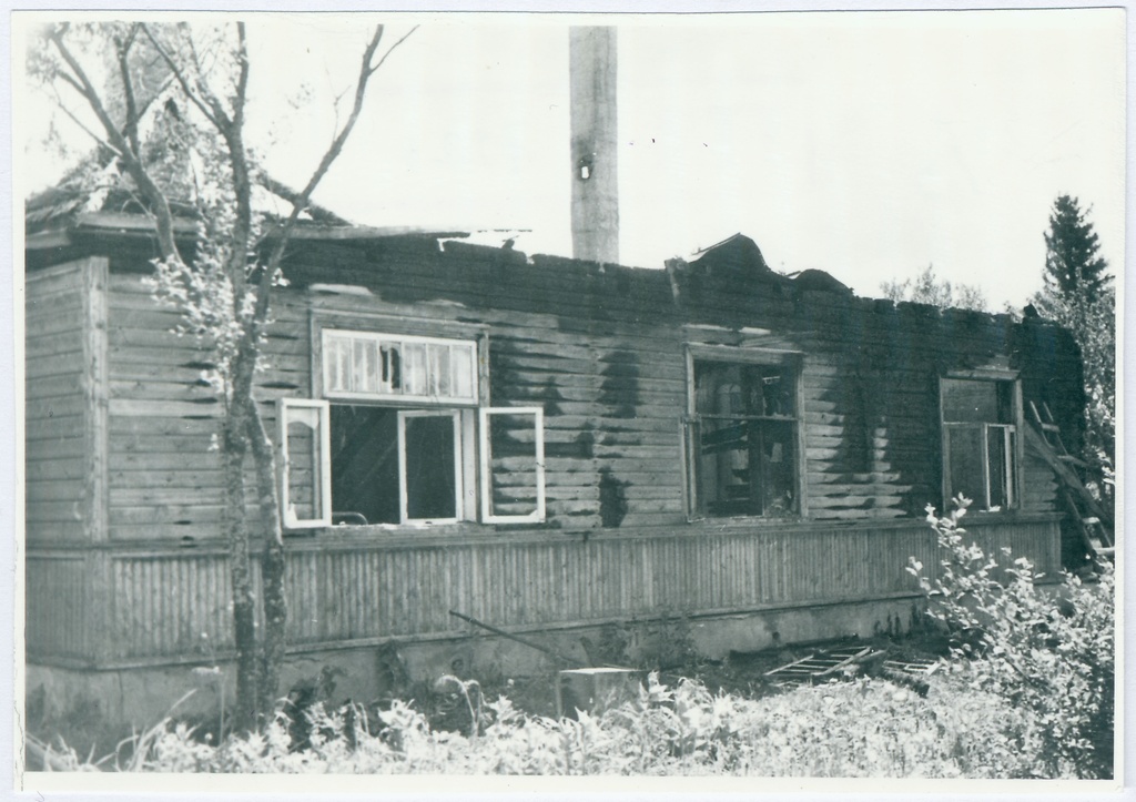 Põltsamaa raj. Päinurme jaoskonnahaigla pärast tulekahju: haiglahoone fassaad pärast tulekahju, 1958.a.