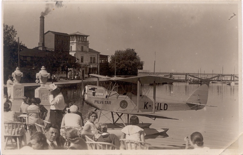 Postcard. Water aircraft Pilvetär at the promenade. 1930.