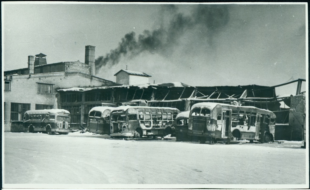 Autobussipargi remonditöökoda pärast tulekahju, 1955.a.