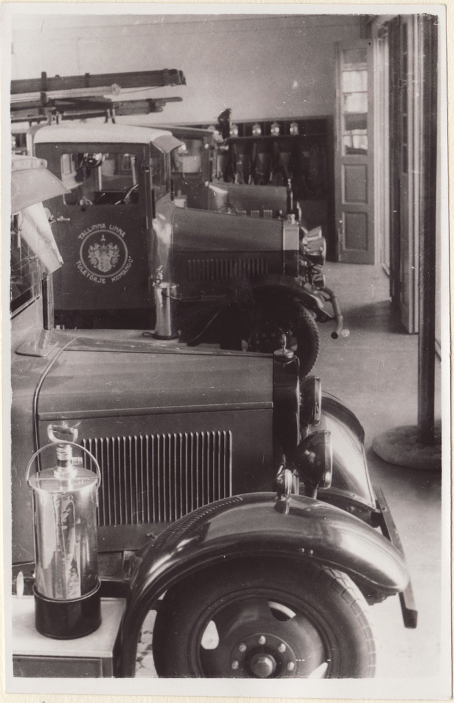 Tallinna Kutselise Tuletõrje II komando garaaži sisevaade.