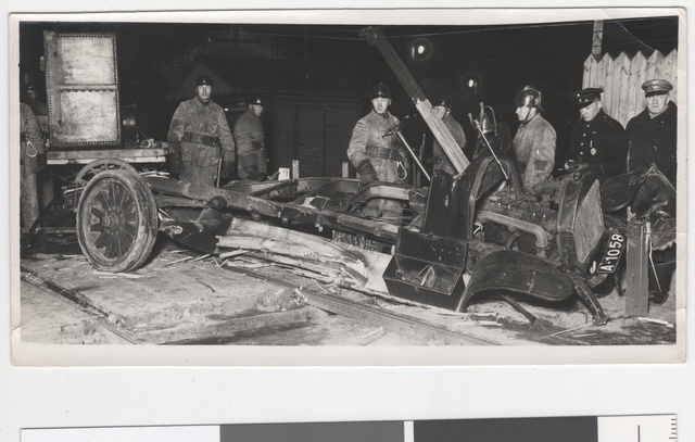 Rongi ette jäänud  tuletõrjeauto.