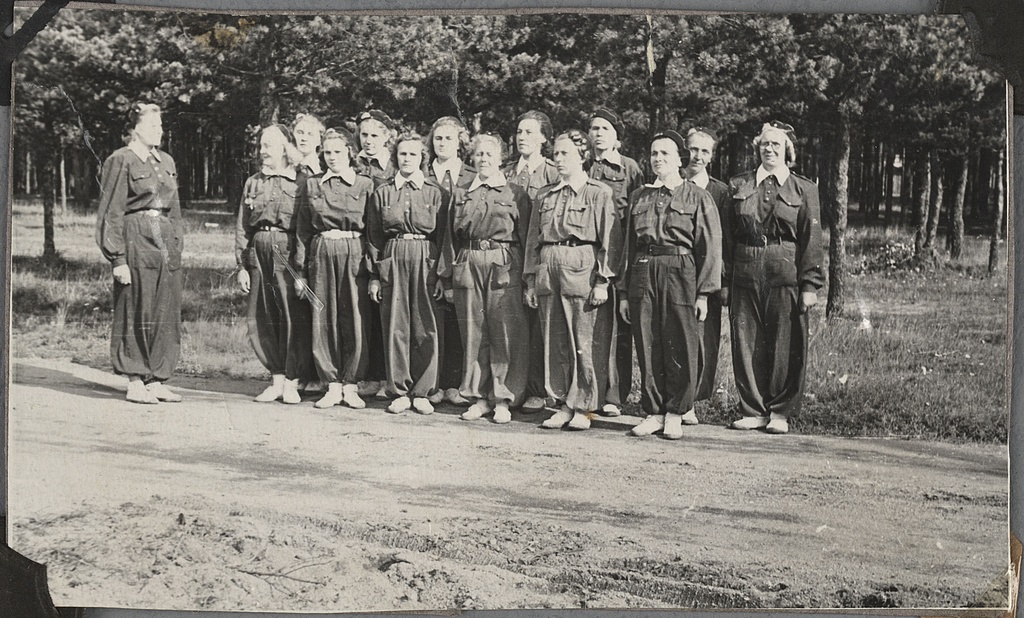 Nõmme VTÜ naised õppustel, 1946.a.