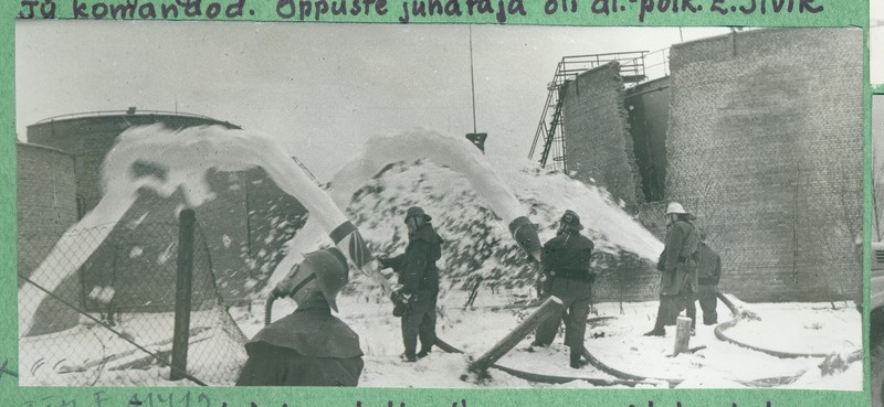 Erinevate kustutusvahendite kasutamine tuletõrje-taktikalisel õppusel T/K Ookean kalasadamas ja naftabaasis