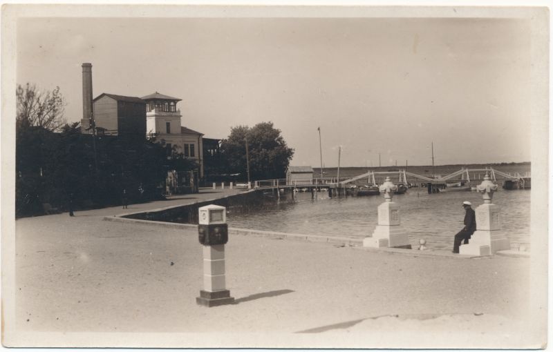 Postcard. Weather station tulp promenade. 1930s.