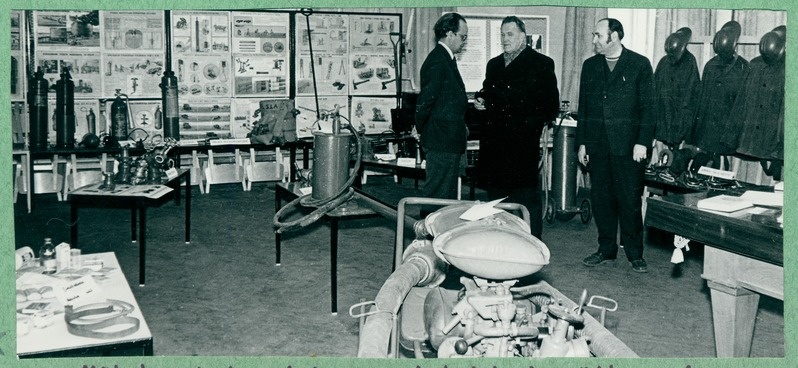 Üldvaade näituseruumist tootmiskoondises Polümeer