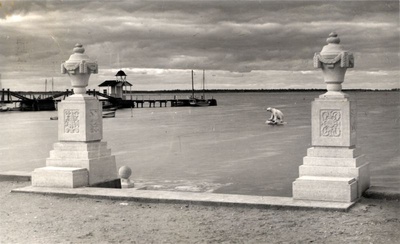 Postcard. Caldatrepisttik on the promenade. 1931.  duplicate photo