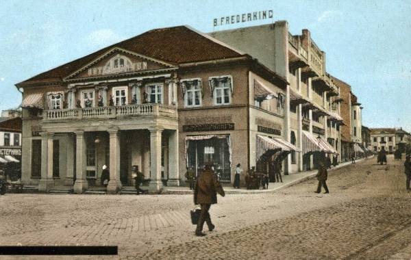 Hotel London, approx. 1914.
On the right of Promenade t.