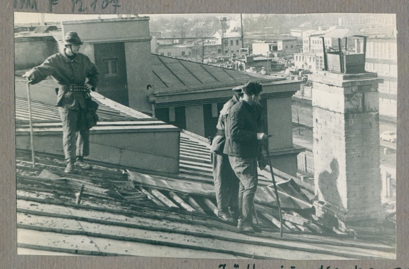 Tulekahju tööstusobjekti pööningul ja katusel.