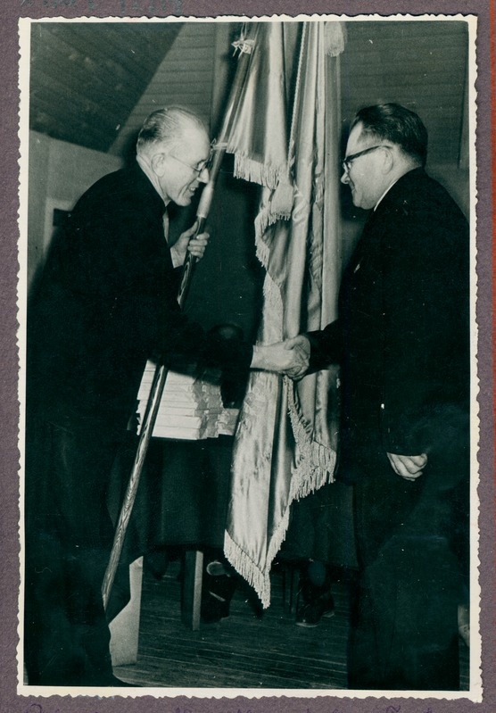 Tartu rajooni rändpunalipu üleandmine Tartu Konservitehase VTS-ile.