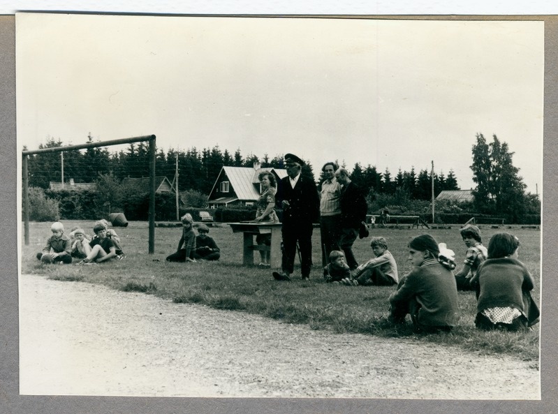 Tuletõrjevõistluste publik staadioni ääres