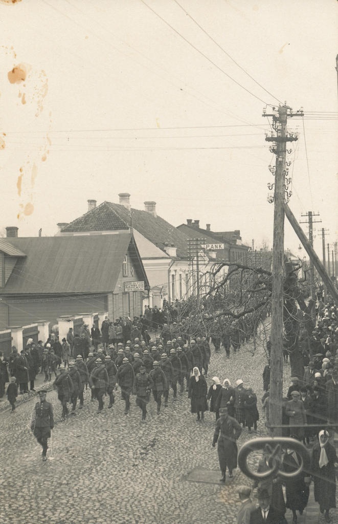 Photo. Estonian Defence Forces Colonel in Võrus Jüri Street 8. On May 1, 1926, on the anniversary of the single Football Battalion.