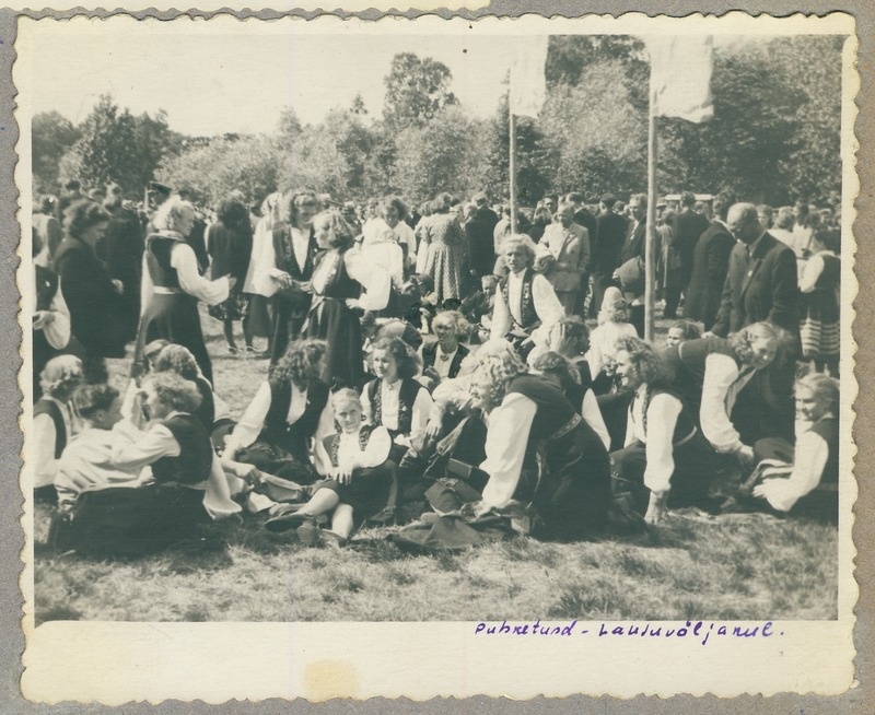 Kiviõli isetegevuslased laulupeol Tallinnas