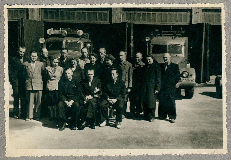 Kombinaat Kiviõli kutselise tuletõrjekomando autojuhi R.Reinau pensionile saatmine