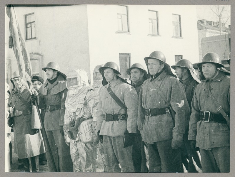 Tsiviilkaitsejõudude rivistus Kiviõlis