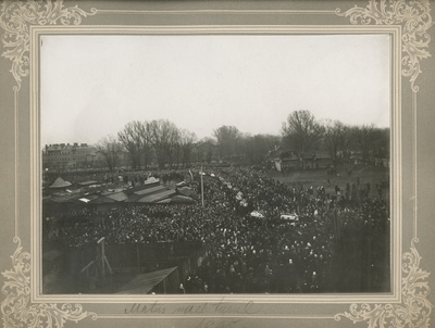 1905. October 16, the funeral of the victims of the new market massacre in Tallinn - a train trip in the new market.  duplicate photo