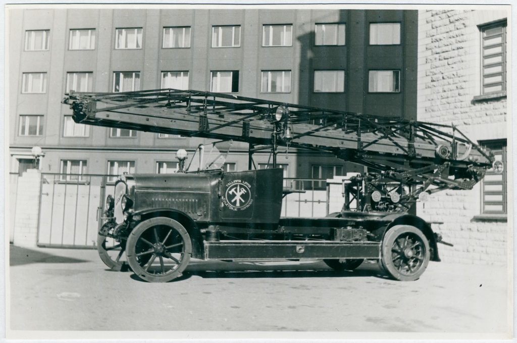 Tallinna Kutselise Tuletõrje I komando autoredel Magirus.