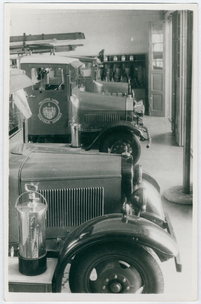 Tallinna Kutselise Tuletõrje II komando garaaži sisevaade.