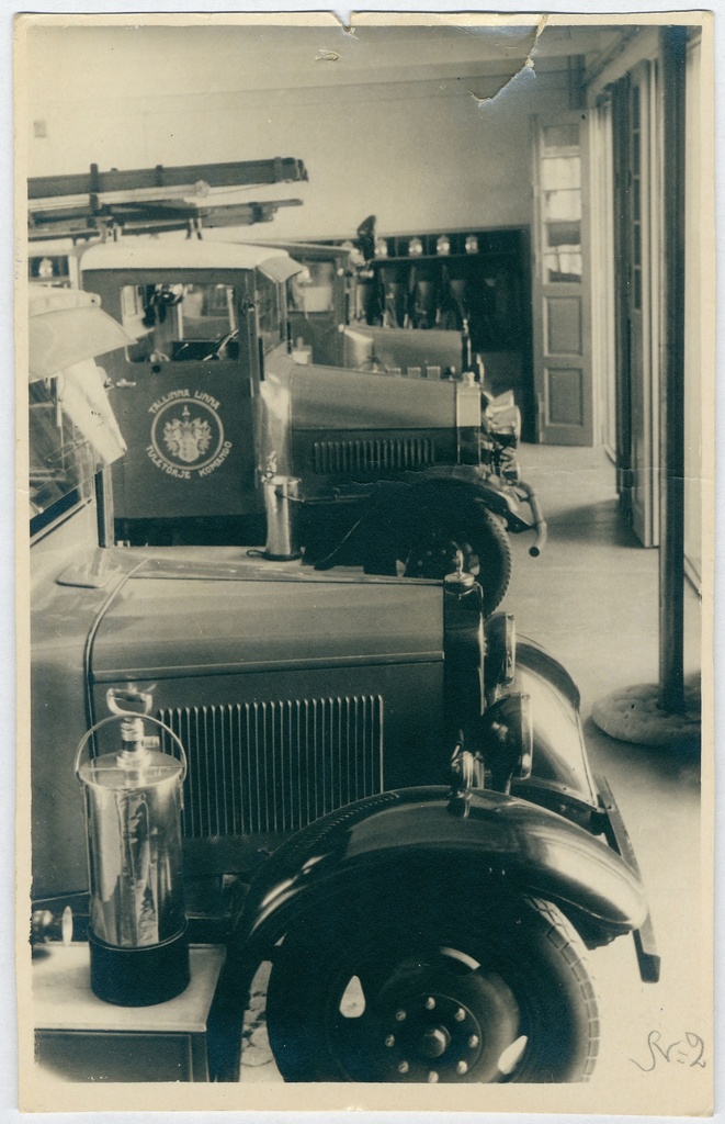 Tallinna Kutselise Tuletõrje II komando garaaži sisevaade.