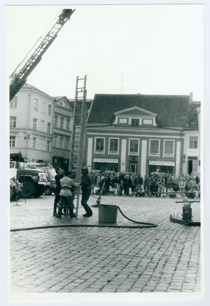 Tuletõrje demonstratsioon ja näitus tõmberedeliga. 1994.