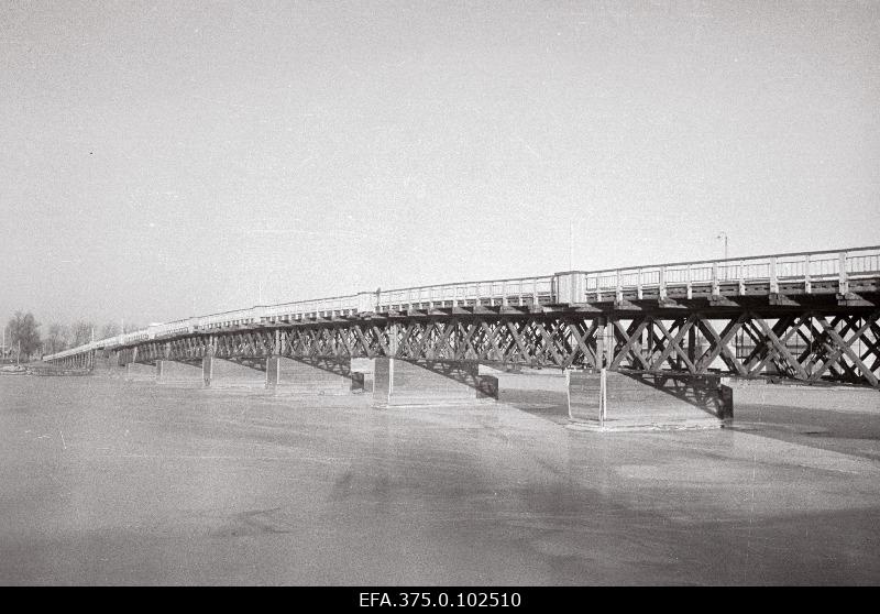 Pärnu esimene sõjajärgne sild, mis ehitati 55 päevaga ja avati 5. dets. 1944.a.
