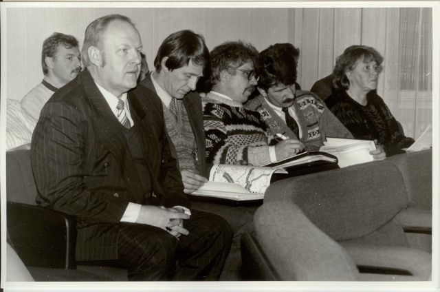 foto Järvamaa vallavanemad koosolekul maakonnahaigla küsimust arutamas Paides 1994