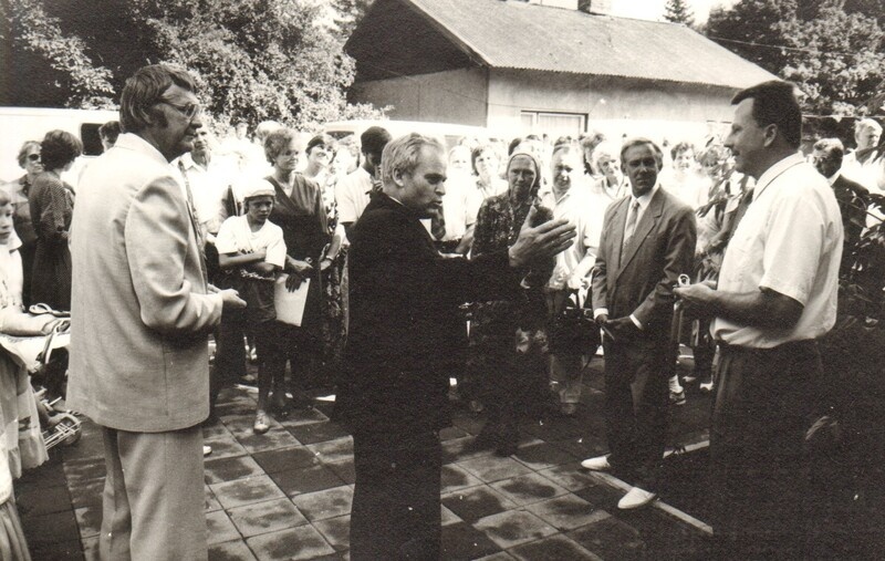 foto uue postimaja avamine Paides 1994