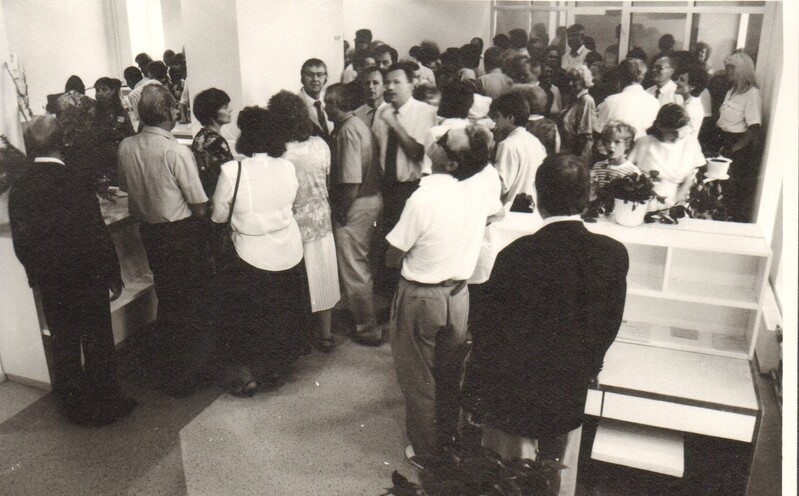 foto uue postimaja avamine Paides 1994