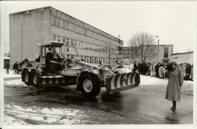 foto teehöövli üleandmine Paide Kutsekeskkoolile 1994