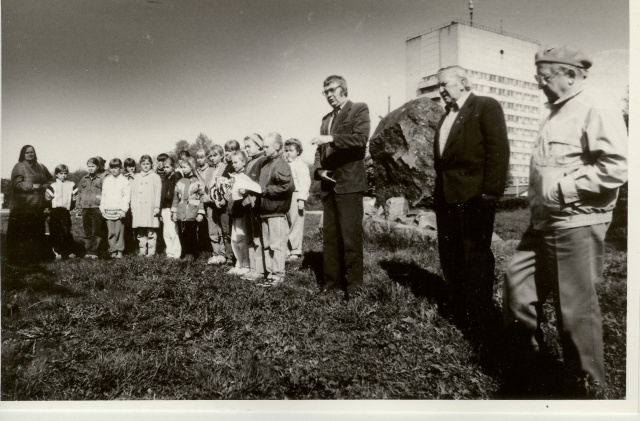 foto tammede istutamine Paide Gümnaasiumi juurde 1994